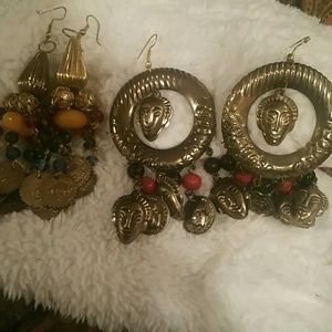 2 sets of ear rings